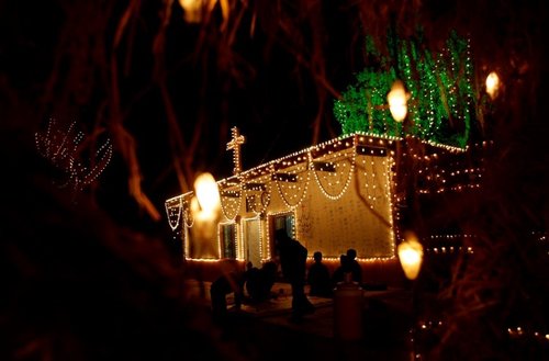 Pakisztáni templom karácsonyi díszben