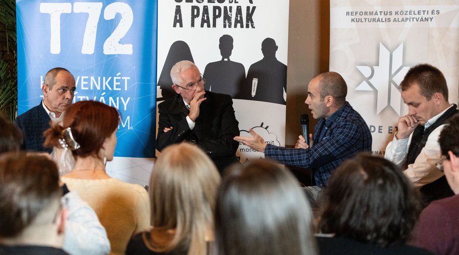 Fazekas György, Balog Zoltán, Kovács András Péter, Zila Gábor. Szólj be a papnak- függőség - 2023. december 4. - Fotó: Hurta Hajnalka