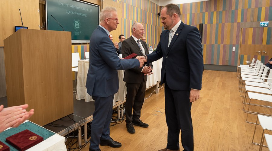 Szontagh Pál KRE Szenczi Molnar Albert dij dijatado_unnepseg - Fotó: kre.hu