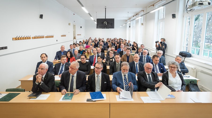 A Károli a Gáspár Református Egyetem alapításának 25. évfordulója F. Linszky Franciska