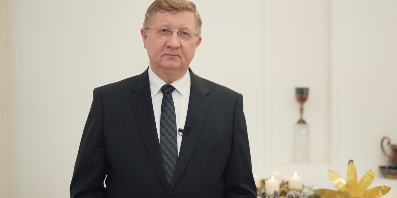 20251207_advent_Fekete_Karoly_borito