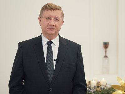 20251207_advent_Fekete_Karoly_borito