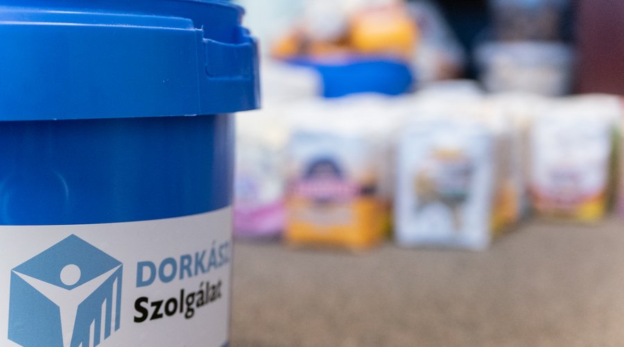 Kék vödör gyűjtés 2023 - Forrás: Facebook/Dorkász Szolgálat Alapítvány - Budapest