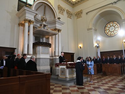 Najla Kassab megáldja Novák Katalint