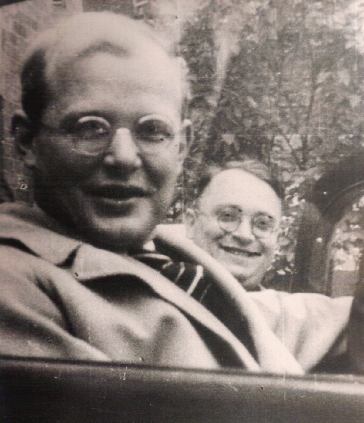 Dietrich_Bonhoeffer_(1938)wikipedia commons