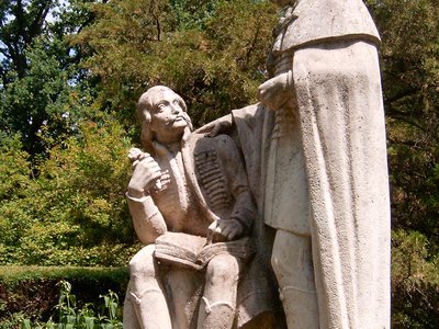 Dioszegi Sámuel és Fazekas Mihály szobor Debrecenben Fotó: Wikipedia