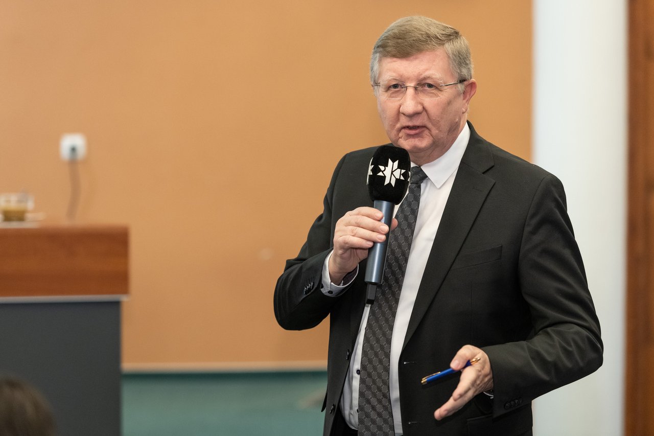 Fekete Károly Zsinat_ősz 2025 Kiss