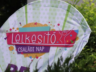 Lelkesítő F: tirek.hu
