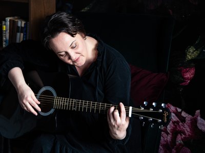 Révész Csilla gitár
