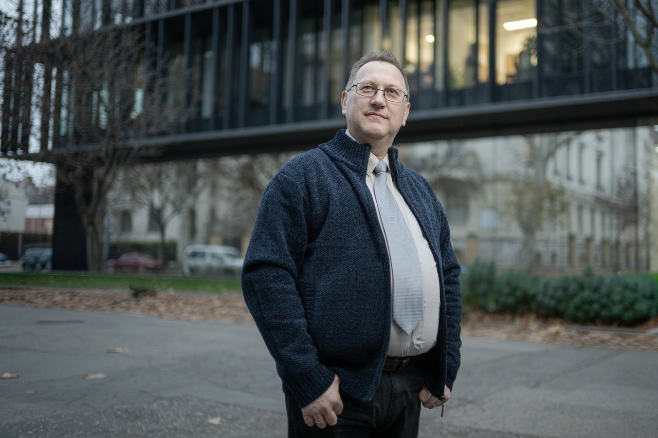 KEGYES, Sipos József 2025 december borítókép (f.Magyaródi Milán)