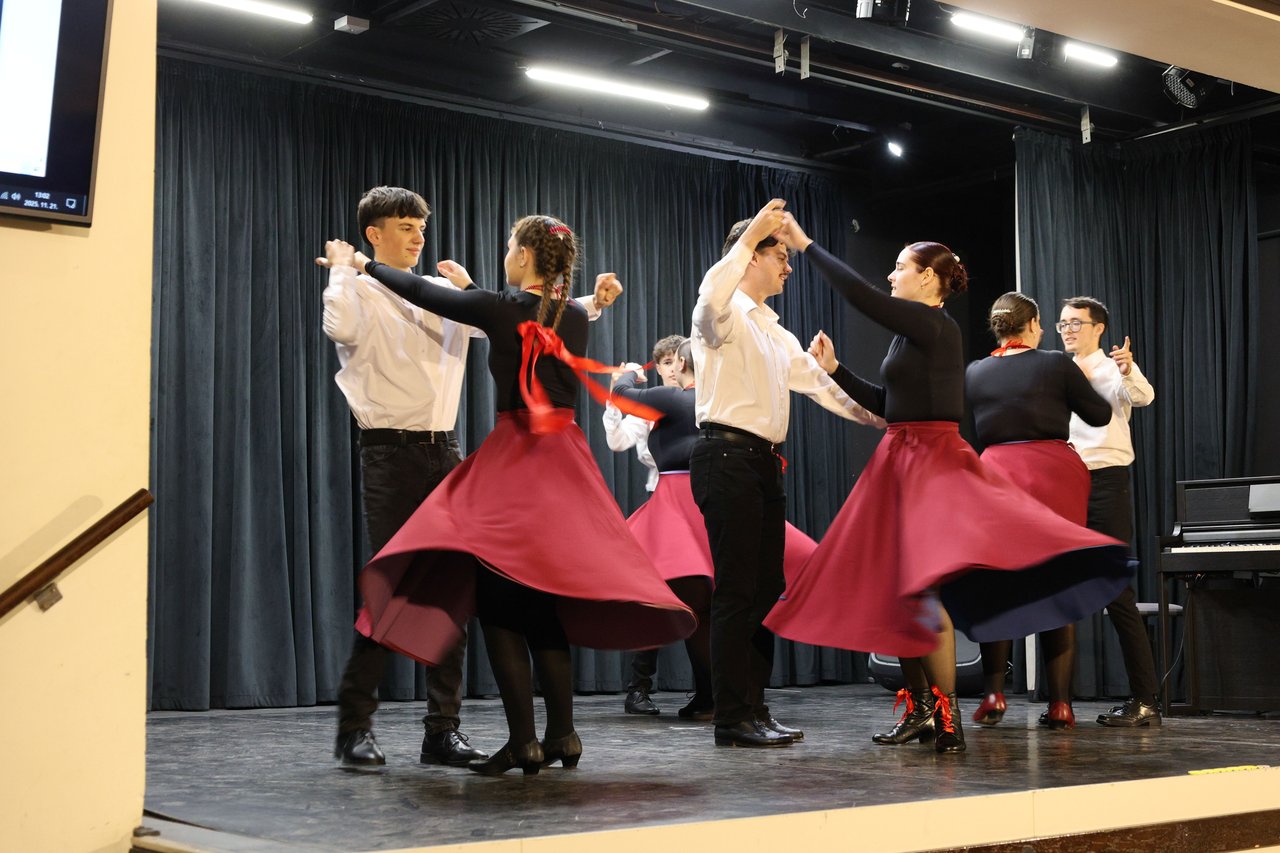 Kaposvári Mikrokozmosz Református Alapfokú Művészeti Iskola néptáncosai (1)