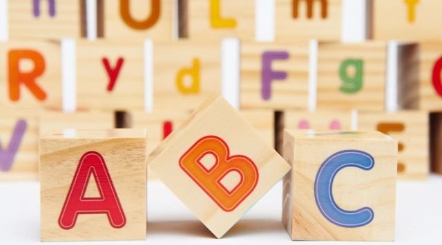 Keresztnevek, utónevek betűk, illusztráció (f.Thinkstockphotos)