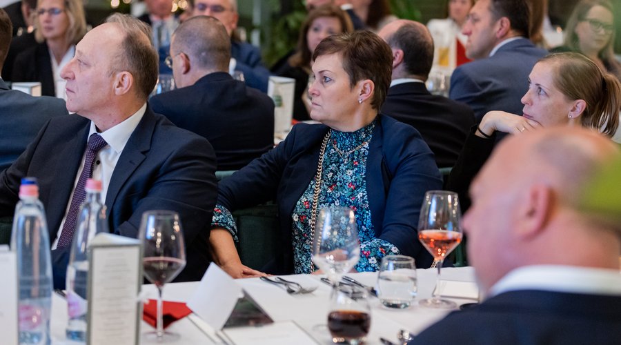MRSZ gála 2023. borítókép (f.Magyar Református Szeretetszolgálat)