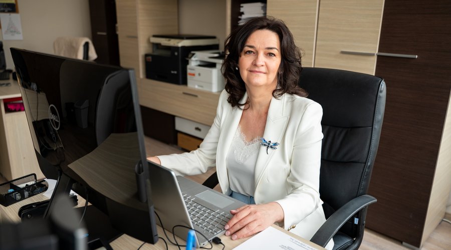 Maklári Mónika borító