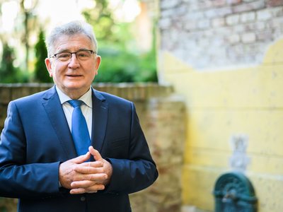 Pauk János borítókép 2023. (f.Sebestyén László)