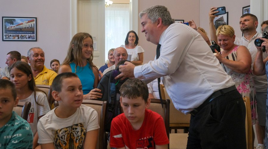 Czibere Károly. Iskolásokat és ingyenkonyhákat támogat Kárpátalján a Magyar Református Szeretetszolgálat 2023 augusztus - Fotó: MRSZ