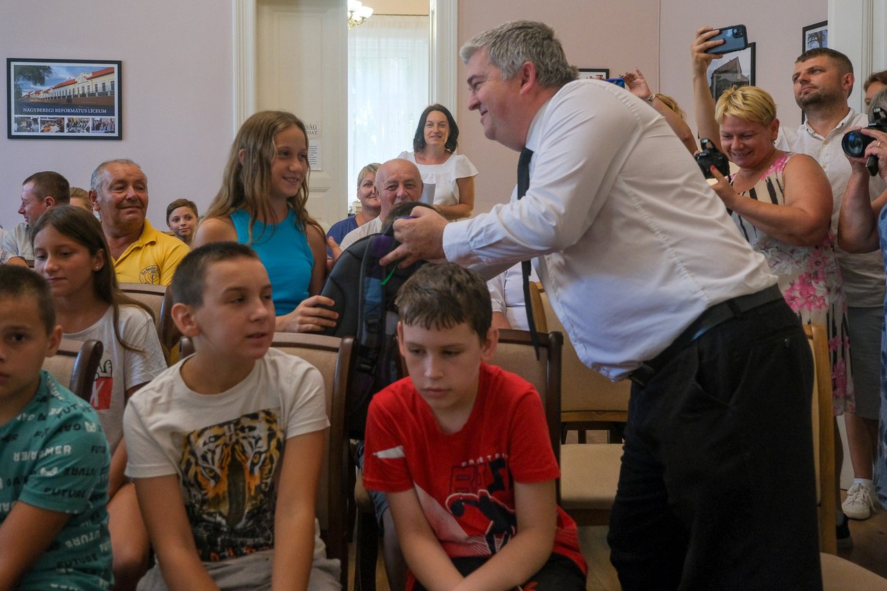 Czibere Károly. Iskolásokat és ingyenkonyhákat támogat Kárpátalján a Magyar Református Szeretetszolgálat 2023 augusztus - Fotó: MRSZ
