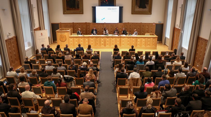 Ránk bízott ifjúság 2023, borítókép (f.Sebestyén László)