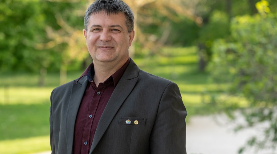 Szabó Gábor presbiter 2023 borítókép (f.Kiss László)