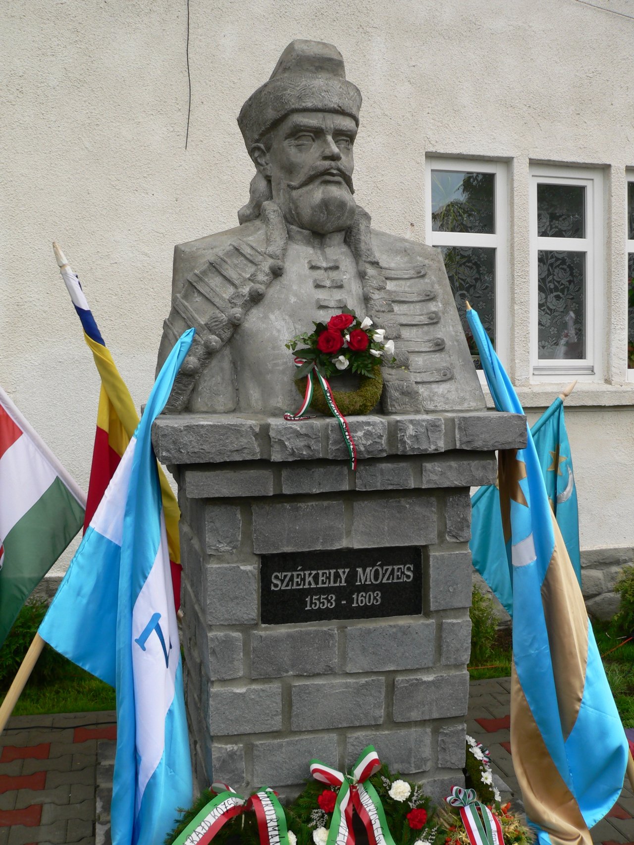 Székely Mózes szobra Felsősófalván