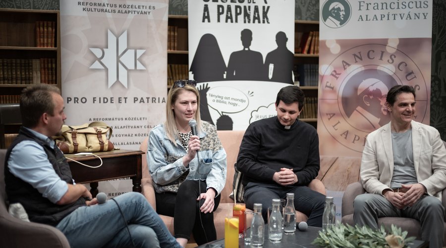 Szólj be a papnak 2025 04.08. Zila Gábor moderátor, Nagy Henrietta református lelkipásztor és Csillagpont koordinátor, Rónaszéki János római katolikus pap, Rajkai Zoltán színművész (f.Todoroff Lázár)