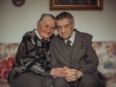 Zsuzsa néni és Misi bácsi, lelkészfeleségek 2. 2023 (f.Sebestyén László)
