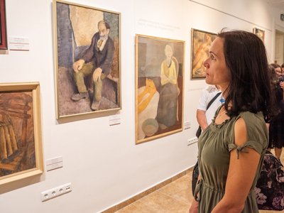bibliamúzeum_időszaki_ívlámpák_fotó_füle_tamás_parókia_3