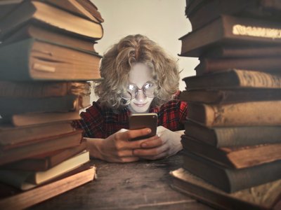 bibliapp_okostelenfon_olvasás_pexels