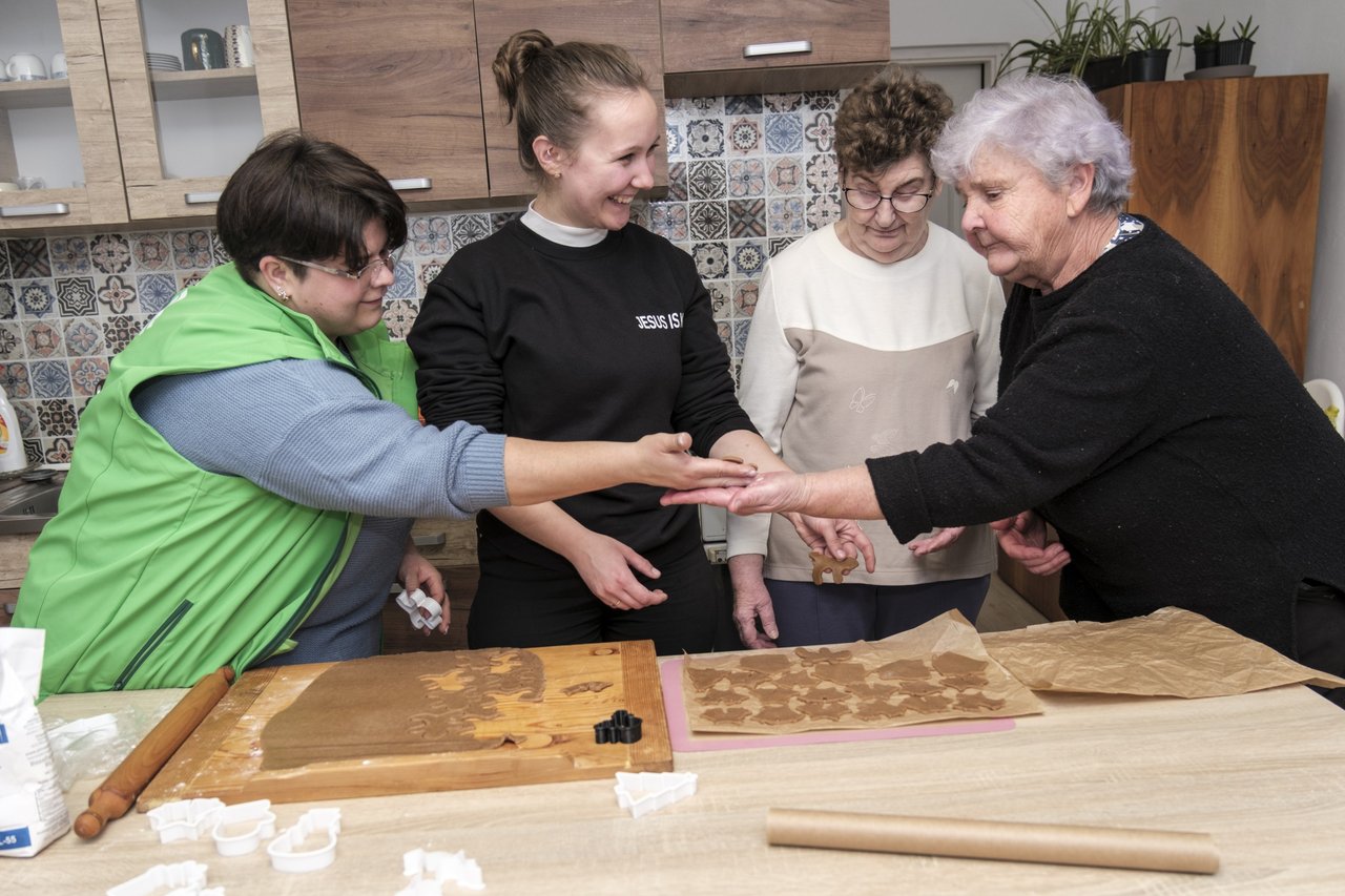 Újléta Jelenlét Pont, mézeskalács sütés részorulóknak 2025 december - Fotó: Zelenka Attila