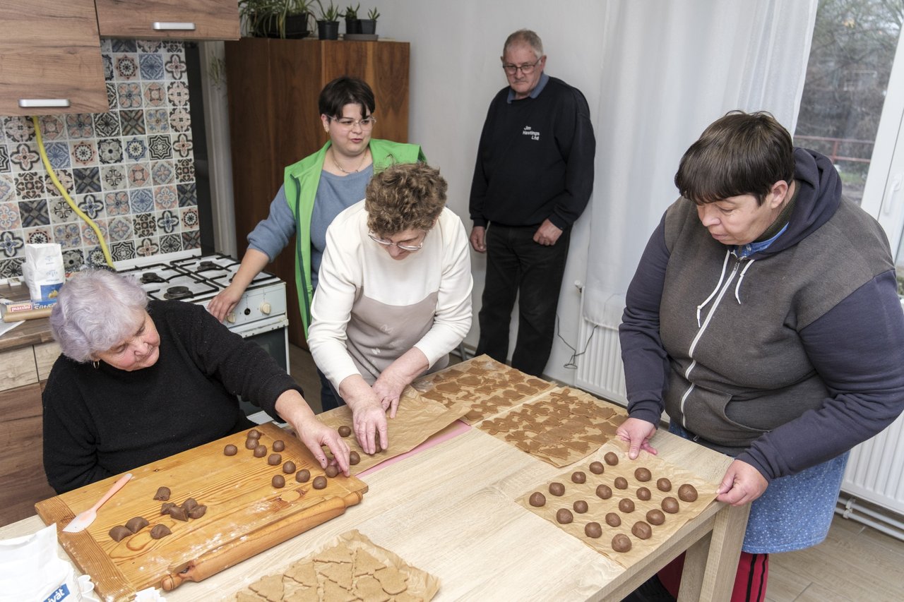 Újléta Jelenlét Pont, mézeskalács sütés részorulóknak 2025 december - Fotó: Zelenka Attila