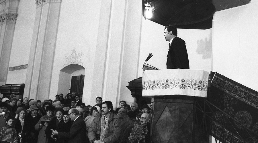 Tőkés László igét hirdet, 1990 Fotó:Fortepan/Szalay Zoltán
