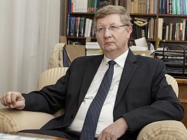 fekete300.jpg