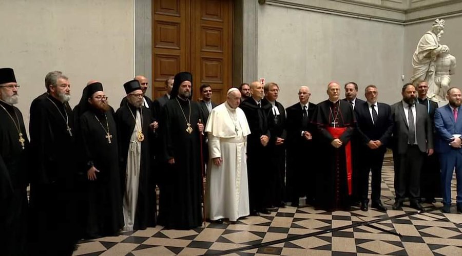 ferenc pápa MEÖT csoportkép