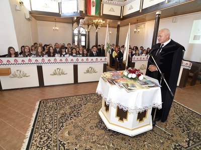 Zán Fábián Sándor kárpátaljai püspök a A Kárpátaljai Református Egyház (KRE) ünnepélyes tanévnyitójára Nagyberegen 2021 fotó - Fábián Zoltán
