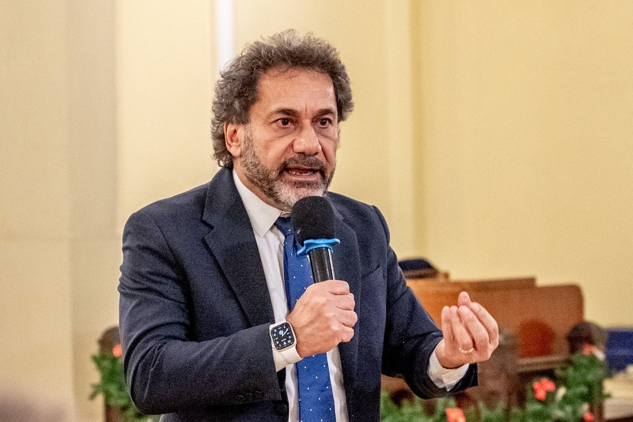 Harout Selimian, a Szíriai Örmény Protestáns Közösség vezetője előadása a Skót Misszióban, 2025. december 4. Fotó: Bazánth Ivola