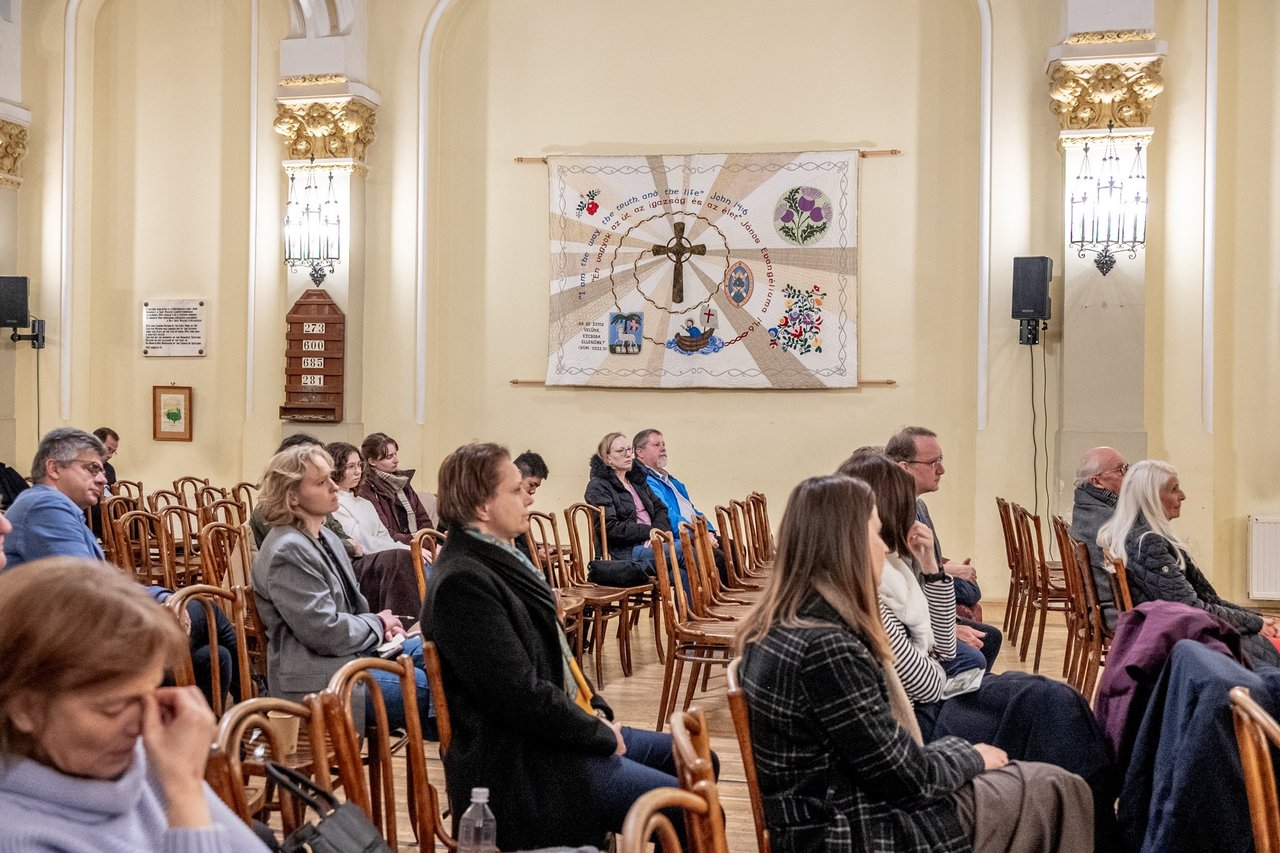 Harout Selimian, a Szíriai Örmény Protestáns Közösség vezetője előadása a Skót Misszióban, 2025. december 4. Fotó: Bazánth Ivola