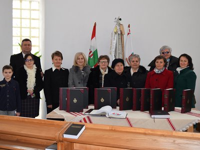 kézzel írt.jpg