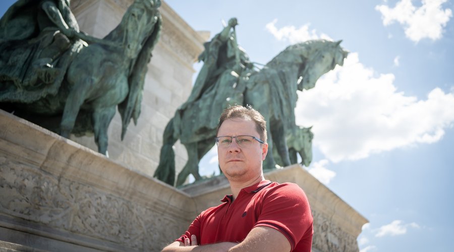 köő artúr történész Sebestyén László
