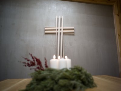 baja_Cédrus Református Egyesített Szociális Intézmény_kereszt_koszoru_todorofflazar