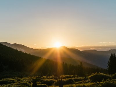 Napkelte. Fény, reggel, sötétség, világosság. Fotó: Unsplash/Lucas lLudwig