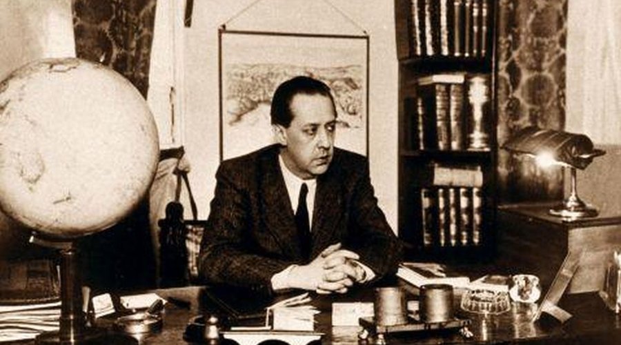 Márai Sándor íróasztalánál Forrás:akademiaklub.hu