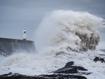 Tenger, vihar, hullám, víz. Fotó: Unsplash/ Marcus Woodbridge