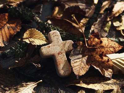 mindorokke_szentek_kereszt_pixabay