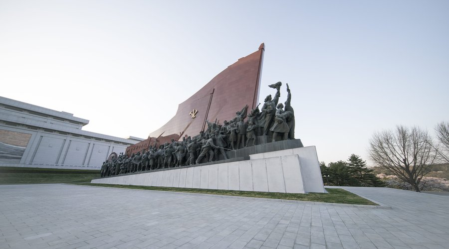 Észak-koreai emlékmű Phenjanban - Fotó: Wallpaper Flare