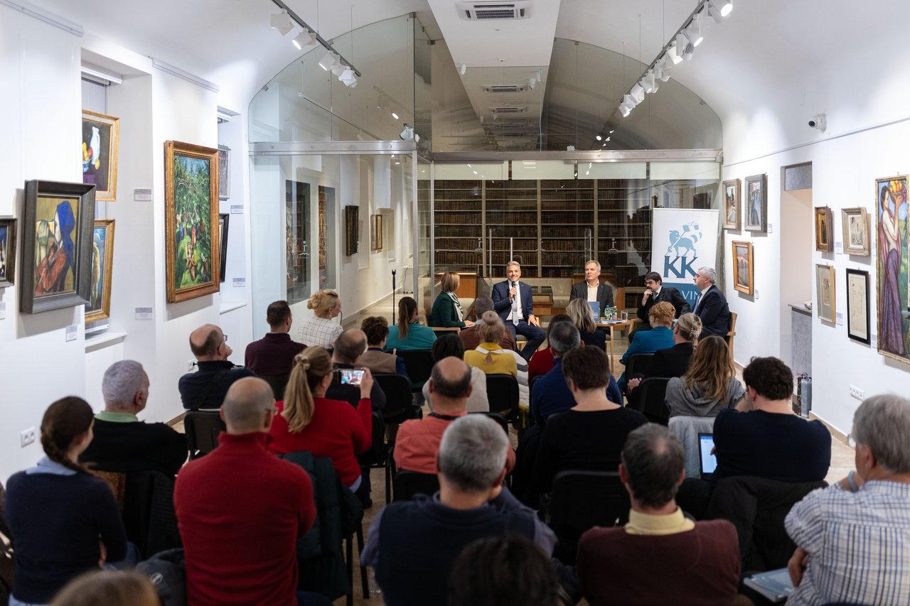 Esztergály Előd könyvbemutatója 205. november 5 - Fotó: Hurta Hajnalka