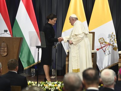 pápallátogatás_MTI_Koszticsák_Szilárd