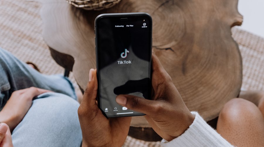 Telefon, tiktok Fotó: Pexels