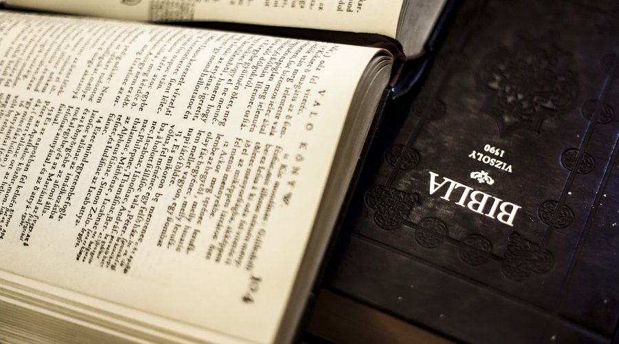 Biblia- fotó: Kalocsai Richárd