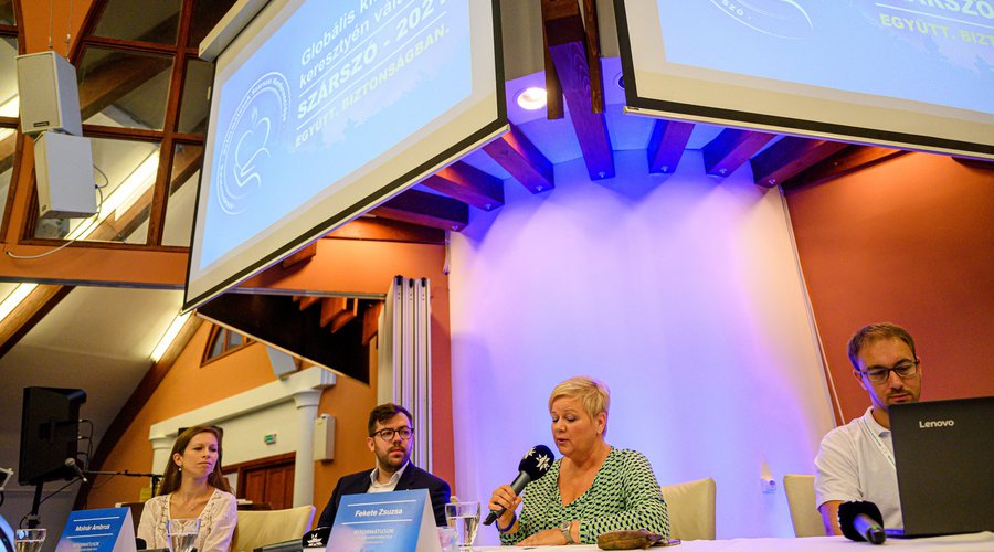 Szárszó 2021 Nemi identitás-társadalmi identitás beszélgetés, Ujlaki-Győri Anna, Molnár Ambrus, Fekete Zsuzsa. Fotó: Sebestyén László