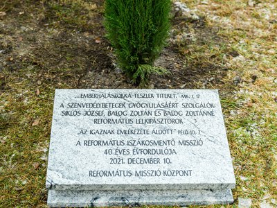 Siklós József, Balogh Zoltán, Balogh Zoltánné Emlékfa ültetés Missziói Központ - 2021. december 10. Fotó: Sebestyén László